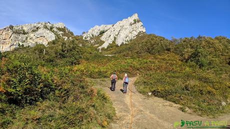 RUTA al PICO FORMOSO (Fermosu) desde PELÚGANO, ALLER Desvío hacia el Pico Formoso, Aller