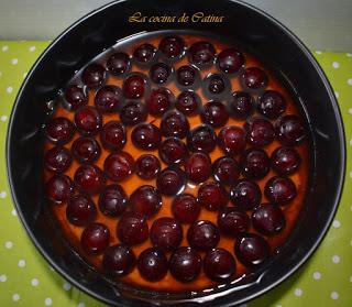 Tarta de queso y uvas