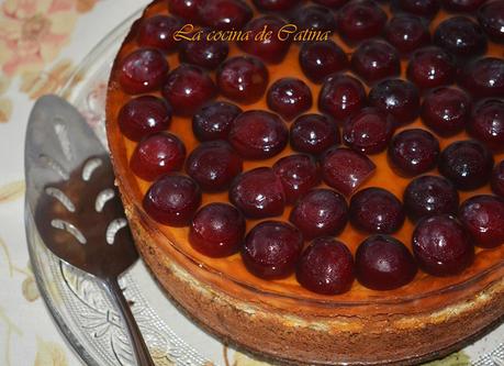 Tarta de queso y uvas