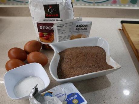 Ingredientes necesarios para hacer el bizcocho de chocolate en Thermomix