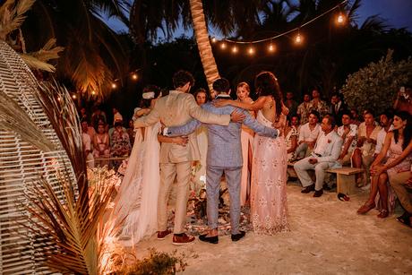 ceremonia espiritual en la playa boda en una isla de colombia