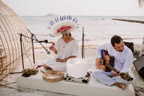 Musica indígena ceremonia en la playa Boda en una isla de Colombia. Luau Party | Bodas de Cuento