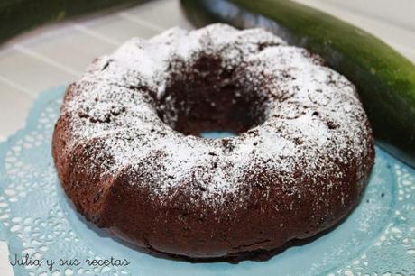 BIZCOCHO DE YOGUR DE CHOCOLATE CON MELOCOTONES EN ALMÍBAR