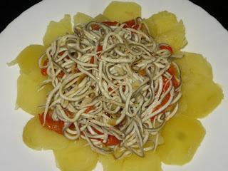 ENSALADA DE PIMIENTOS ASADOS Y GULAS