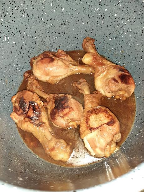 MUSLOS DE POLLO EN SALSA DE SOJA EN OLLA PROGRAMABLE MUSLOS DE POLLO EN SALSA DE SOJA EN OLLA PROGRAMABLE