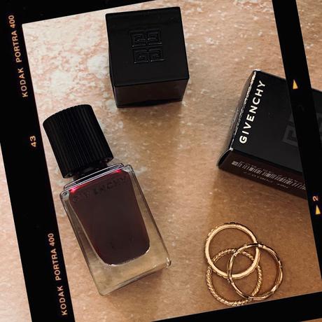 givenchy-le-vernis-pourpre-edgy-notino.es.jpg