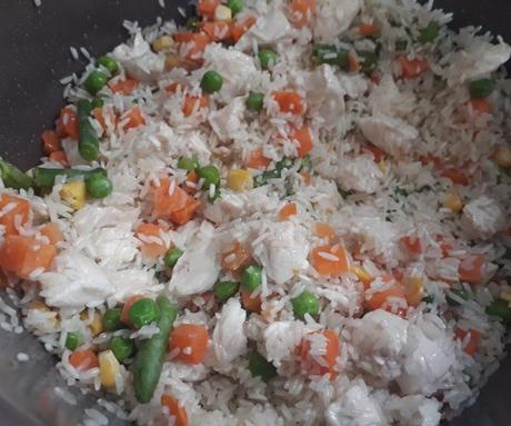 Arroz con pollo y verduras