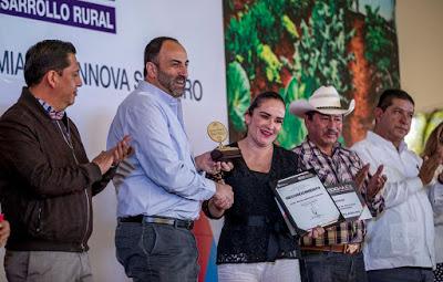 RECONOCE GOBIERNO MEXIQUENSE INNOVACIÓN TECNOLÓGICA EN BENEFICIO DEL CAMPO