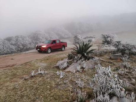 Galería: Sierra de Álvarez amanece bajo hielo por frente frío