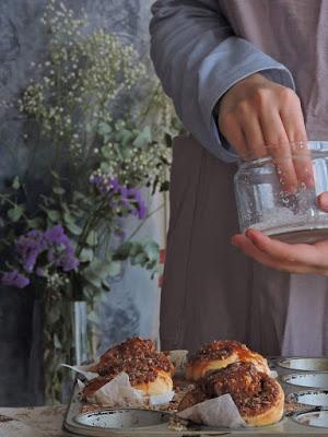 Peanuts chocolate cinnamon rolls (OMG just damn good) Peanuts chocolate cinnamon rolls (OMG just damn good)