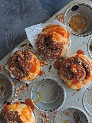 Peanuts chocolate cinnamon rolls (OMG just damn good) Peanuts chocolate cinnamon rolls (OMG just damn good)