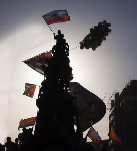 Los Héroes De Un Nuevo Mundo