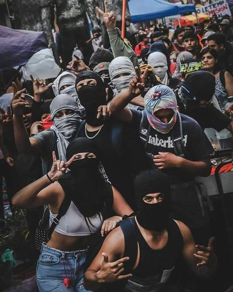 Los Héroes De Un Nuevo Mundo