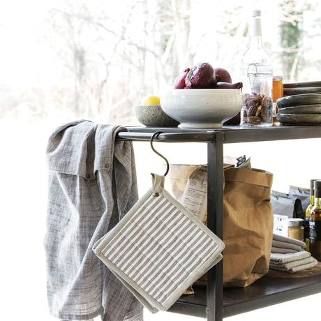 tiendas diseño nórdico online textiles design scandinavian textiles scandinavian design pot holders paños de cocina diseño nórdico paños de cocina decorativos paños de cocina de diseño oven mitts nordic design kitchen tea towels interior design estilo nordico diseño diseño online decoración diseño nórdico aprons  