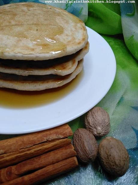 CRÊPES AMÉRICAINES AUX ÉPICES / SPICED PANCAKES / PANQUEQUES CON ESPECIAS / فطائر(بانكيك) متبلة