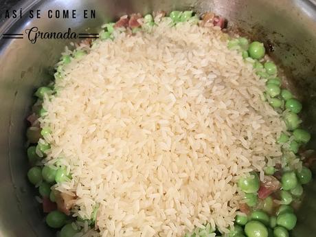 Risotto con guisantes y jamón