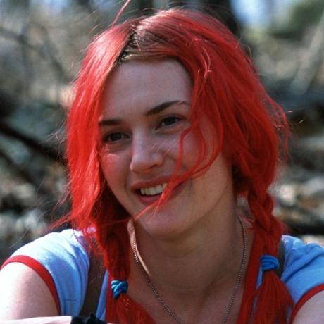 Eternal Sunshine of the Spotless Mind:  ¿por qué el cabello de Clementine cambia de color todo el tiempo?