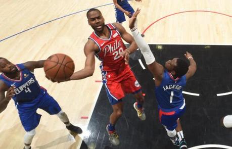 王者官网-连中14记3分！76人小将打破NBA纪录，快船4人砍102分主场险胜