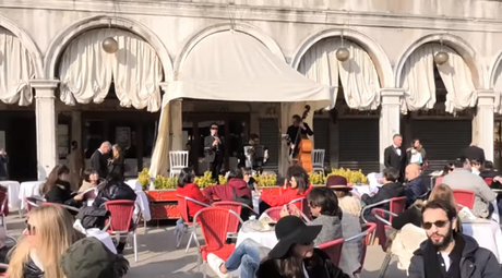 La magia, el encanto y el romanticismo del carnaval más antiguo del mundo. La magia, el encanto y el romanticismo del carnaval más antiguo del mundo.