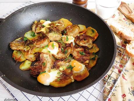Alcachofas con patatas y huevos de codorniz Alcachofas con patatas y huevos de codorniz