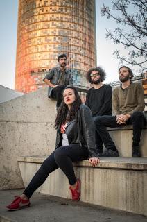 MAMA POOL: PRESENTACIÓN DE 'TURN!'