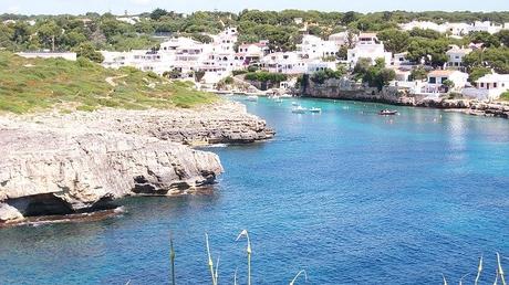 Menorca y los beneficios de alojarse en una casa de vacaciones