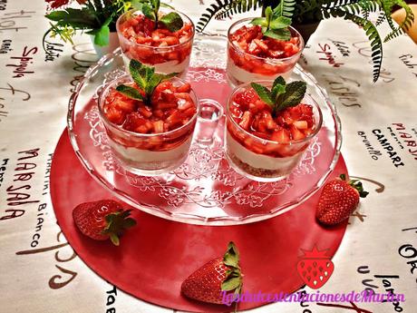 Vasitos de Tarta de Queso con Fresas Vasitos de Tarta de Queso con Fresas