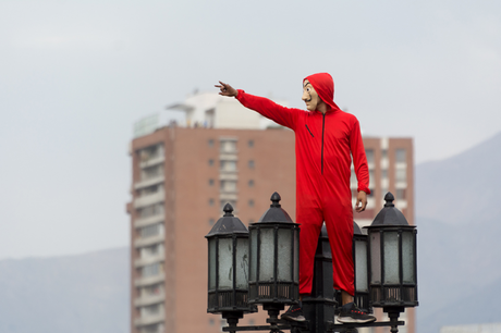 Un manifestante durante una protesta en Chile el pasado 25 de octubre. – Carlos Figueroa (WikiCommons).