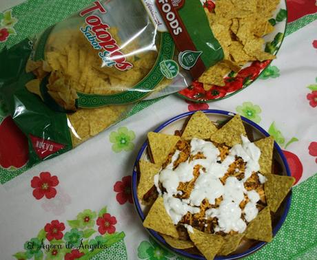 totopos, nachos con carne