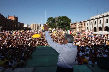 Convocan a funcionarios estatales a acudir a la visita de AMLO para evitar quejas