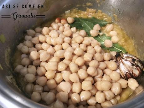 Potaje de vigilia con collejas y albóndigas de bacalao