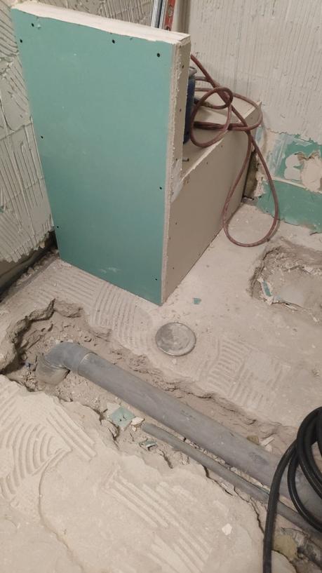 MANOS A LA OBRA: ¿Se puede mover un baño? Saneamiento recibido en forjado