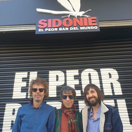 Sidonie inaugura 'El peor bar del mundo' en Barcelona