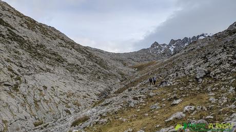 Subiendo por el Río Junjumia al Refugio de Vegarredonda