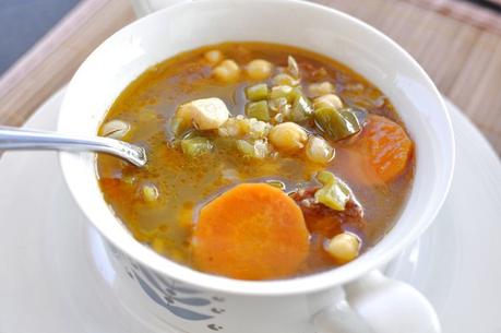 Potaje de garbanzos con chorizo y quinoa