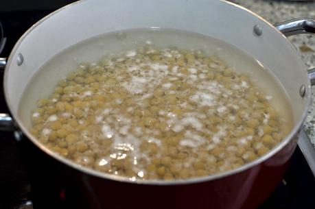 Potaje de garbanzos con chorizo y quinoa