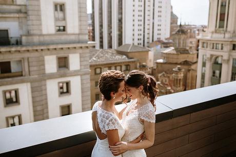 fotografía de bodas dos novias terraza rascacielos boda urbana LGTB boho chic