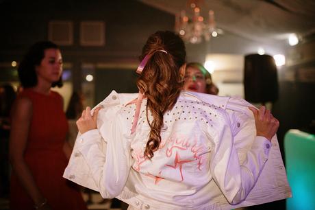 Dos novias y un boda boho chic Boda boho chic dos novias | cazadora novia personalizada | Bodas de Cuento