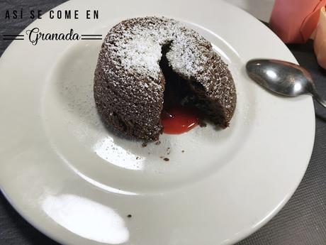 Coulant de chocolate y fresas