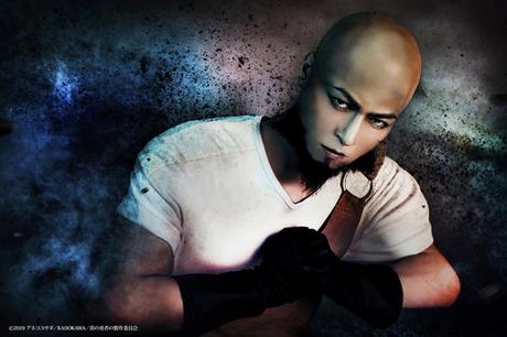 Nuevas artes visuales de la obra teatral ''Tate no Yuusha no Nariagari'', con el elenco principal