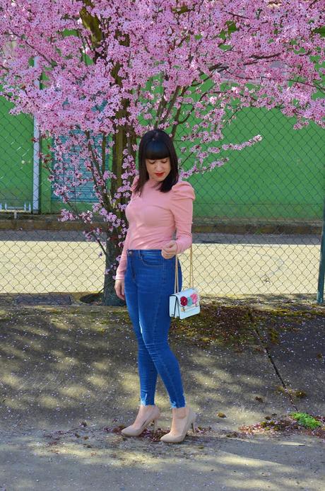 Top de canalé con mangas abullonadas