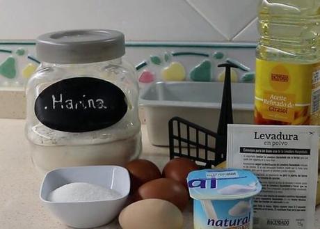 Los ingredientes necesarios para hacer el bizcocho de plátano con Mambo de Cecotec