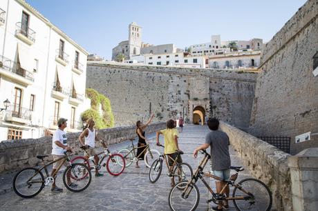 Formas de moverse por Ibiza como turista