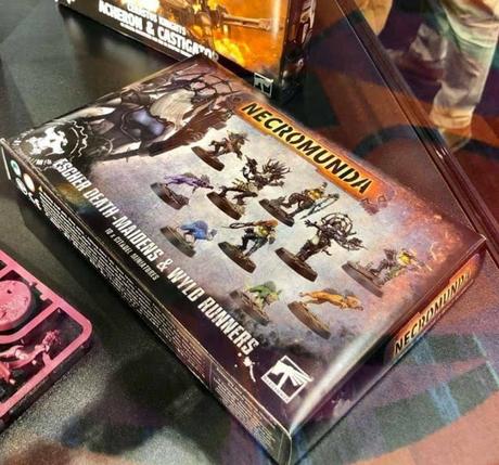 Death Maidens, Wyld Runners y Phelynx, todo en una caja