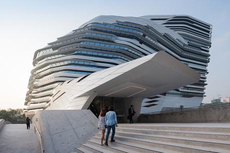 Estrategias sensoriales en Hadid