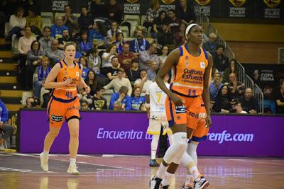 Galería de clics del Valencia Basket-CB Clarinos (cuartos de final de la Copa de la Reina de Salamanca)