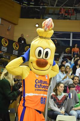 Galería de clics del Valencia Basket-CB Clarinos (cuartos de final de la Copa de la Reina de Salamanca)