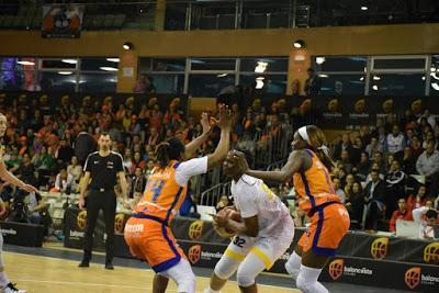 Galería de clics del Valencia Basket-CB Clarinos (cuartos de final de la Copa de la Reina de Salamanca)