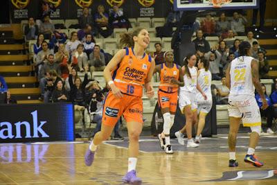 Galería de clics del Valencia Basket-CB Clarinos (cuartos de final de la Copa de la Reina de Salamanca)