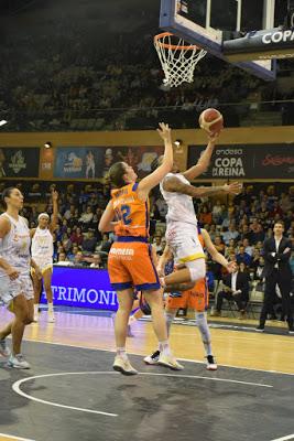 Galería de clics del Valencia Basket-CB Clarinos (cuartos de final de la Copa de la Reina de Salamanca)